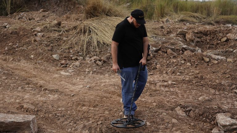 Metal-Detection-in-Airports