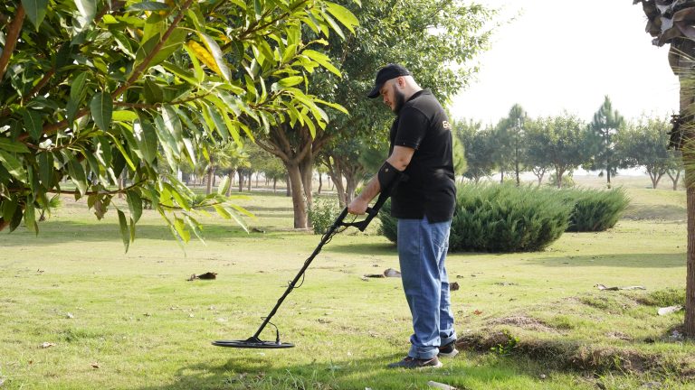 Pros-and-Cons-of-a-Medium-Range-Coil-in-Metal-Detection